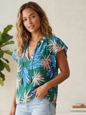 Trovata Birds of Paradis M Brett Bohemian Blouse Green Palm Print Flutter sleeve